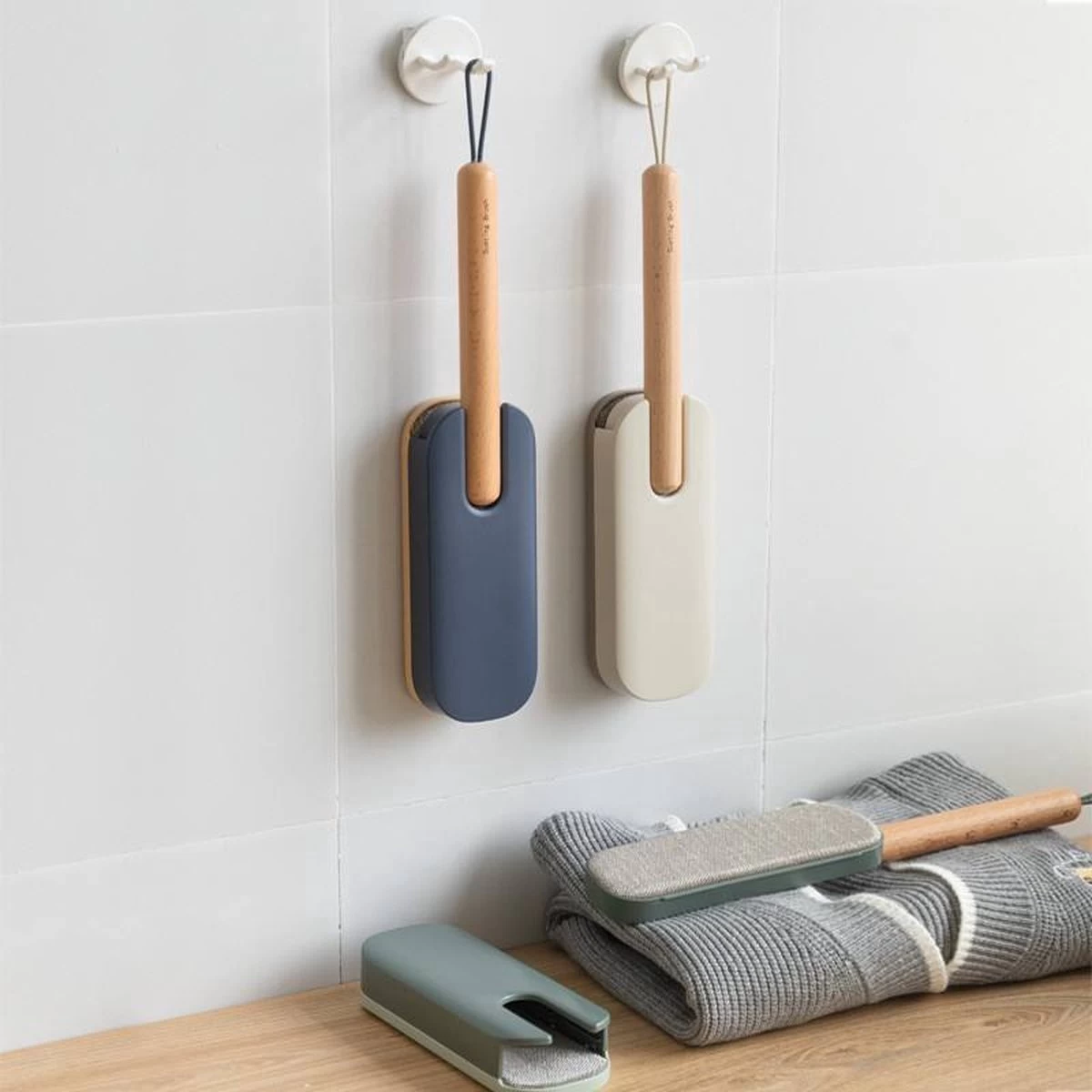 Merkloos Pluizenverwijderaar - Huisdierhaar Verwijderaar - Kledingroller – Pluizenroller - Kleefroller - Kledingborstel - Ontpluizer - Pluizentondeuse - Huisdierhaar Verwijderaar - LW Products 3 Merkloos Pluizenverwijderaar - Huisdierhaar Verwijderaar - Kledingroller – Pluizenroller - Kleefroller - Kledingborstel - Ontpluizer - Pluizentondeuse - Huisdierhaar Verwijderaar - LW Products