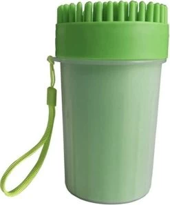 Fuzly- 2 In 1 Hondenpoten Reiniger + Handdoek - Hondenborstel - Borstel Hond / Kat - Hondenpoot Reiniger - Huisdier Poot Wassen - Borstel - Hondenverzorging - Verzorging Hond - Honden Wassen - Schoonmaak Borstel - Kattenborstel - Groen